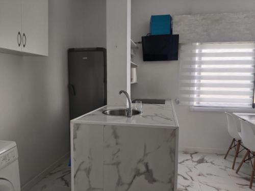 a kitchen with a sink and a counter top at Casa Copacabana in Oya