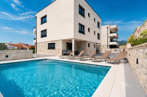 Noelia Pool Residence