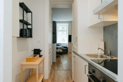 Comfy APT for 2-4 quiet & close to metro