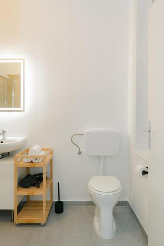 Comfy APT for 2-4 quiet & close to metro