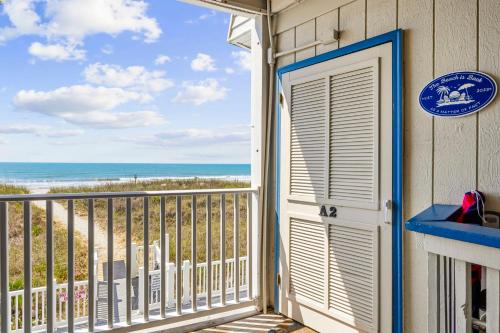 The Beach Is Back photo 40