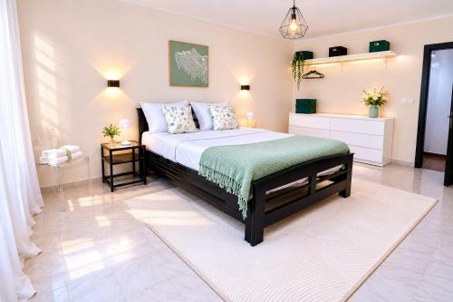 a bedroom with a large bed in a room at Duplex MNE in Douala
