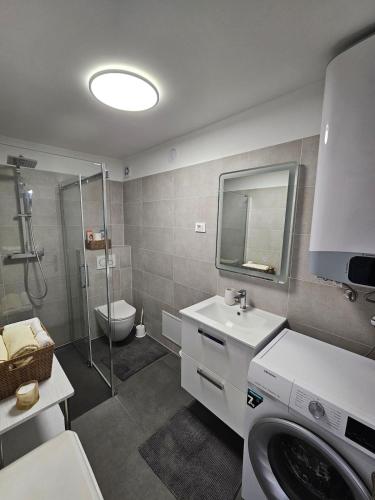 Great flat few minutes from the beach!