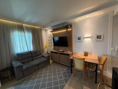 a living room with a couch and a table at Hotel Inter Jardins UH-2310 in São Paulo