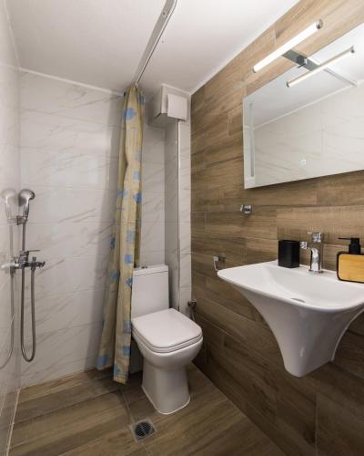 a bathroom with a toilet and a sink at Sakis 2 in Polychrono