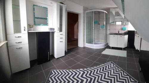 a bathroom with a shower and a sink and a toilet at Ferienwohnung Hexenhäusla in Gößweinstein