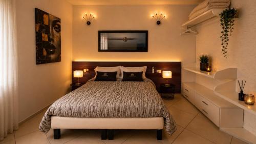 a bedroom with a bed and a mirror on the wall at Gan Eden B&B in Monterenzio