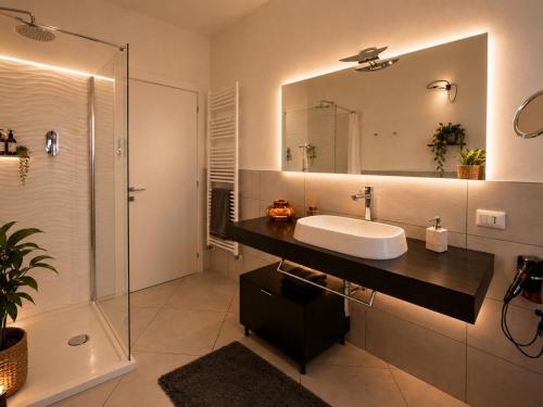 a bathroom with a sink and a mirror at Gan Eden B&B in Monterenzio