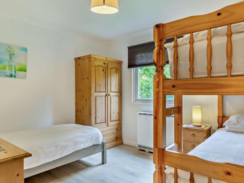 a bedroom with a bunk bed and a desk at 2 Bed in Saltash oc-95642 in Wotter