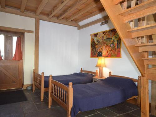 a bedroom with two beds and a staircase at 1 Bed in Somerton oc-asher in Compton Dando