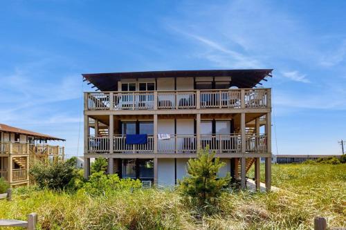 aominium building with a balcony on the beach at Ships Ahoy in Truro