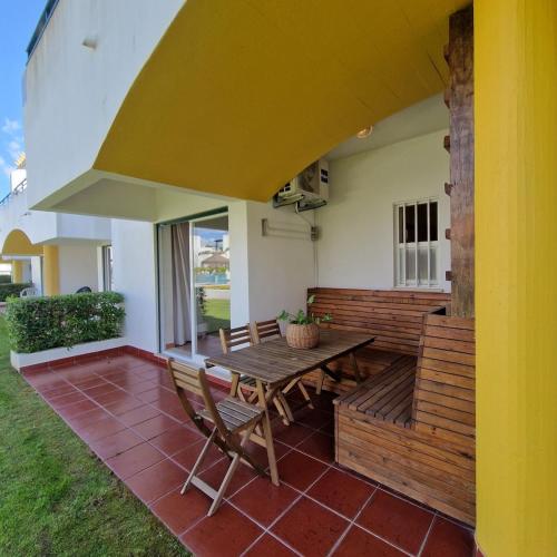 Vilamoura Apartment with 2 Pools, Terrace & AC