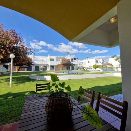 Vilamoura Apartment with 2 Pools, Terrace & AC