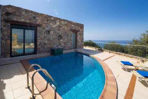 Bazen u objektu Artemis Villa with Amazing Sunset Views & Private Pool,near Elafonissi ili u blizini