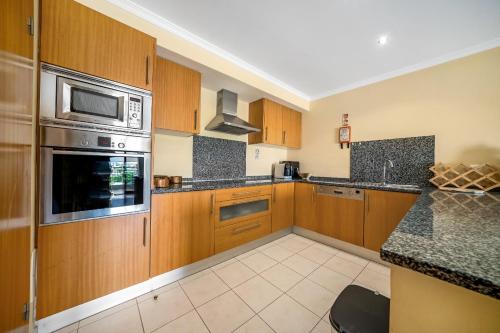 Sea&pool views terrace 1BDR, 500 m from the Golden Sands