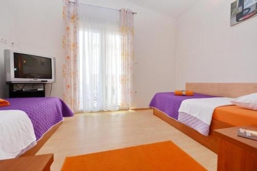 Apartments with parking space Starigrad, Paklenica - 18830