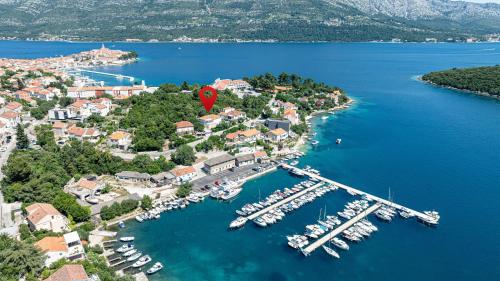 Apartments with parking space Korcula - 25323