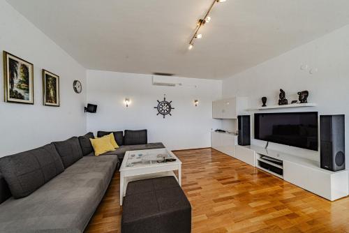 Apartments with parking space Korcula - 25323
