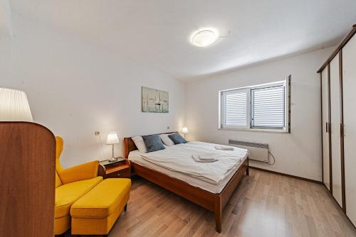 Apartments with parking space Korcula - 25323