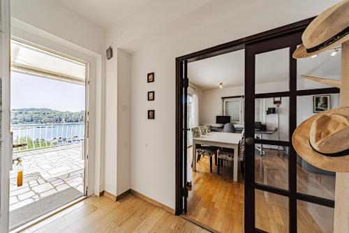 Apartments with parking space Korcula - 25323
