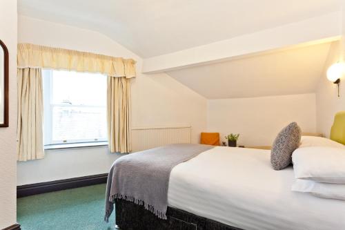 Ένα ή περισσότερα κρεβάτια σε δωμάτιο στο Lyndhurst Guest House