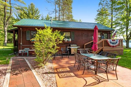 a cabin with a patio and a table and chairs at Catfish Cottage A in Eagle River