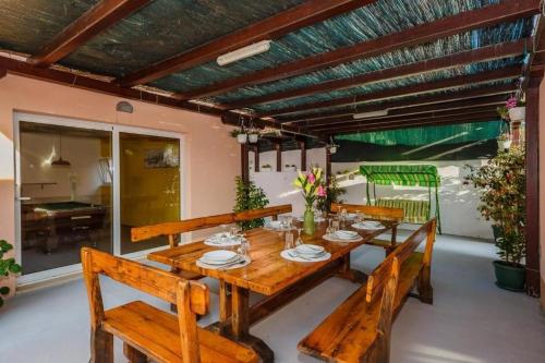 Family friendly house with a swimming pool Okrug Gornji, Ciovo - 26023