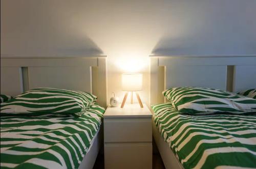 Central Bright Apartment - 15 min to Center