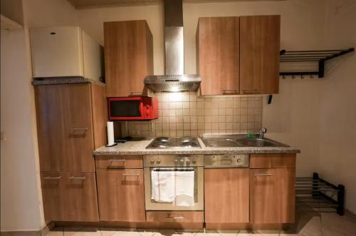 Central Bright Apartment - 15 min to Center