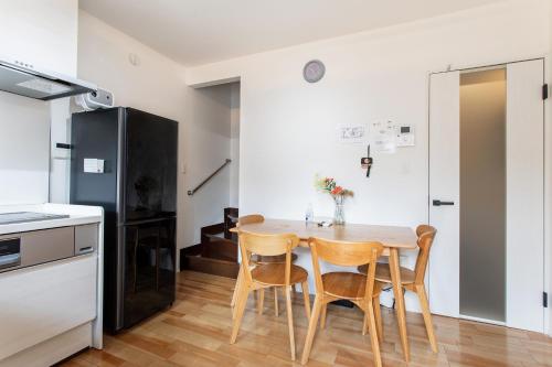 New! Direct to Kansai Airport! 3A Home - 聖天下 難波まで電車5分 3階建て一棟貸切住宅 バルコニー付 ファミリー向け