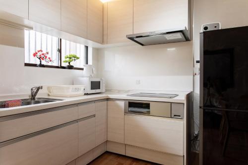 New! Direct to Kansai Airport! 3A Home - 聖天下 難波まで電車5分 3階建て一棟貸切住宅 バルコニー付 ファミリー向け