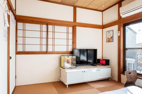 New! Direct to Kansai Airport! 3A Home - 聖天下 難波まで電車5分 3階建て一棟貸切住宅 バルコニー付 ファミリー向け