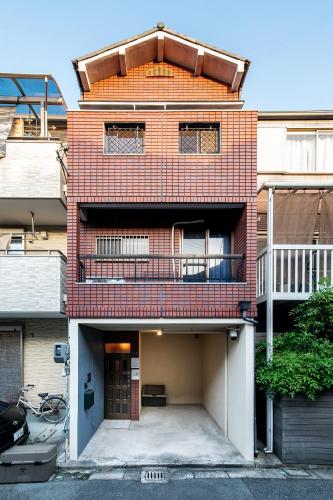 New! Direct to Kansai Airport! 3A Home - 聖天下 難波まで電車5分 3階建て一棟貸切住宅 バルコニー付 ファミリー向け