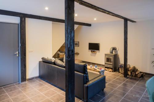 a living room with a couch and a fireplace at De Hagmolenbeek Boekelo in Boekelo