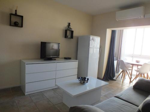 Appartement cosy à 50m de la plage avec climatisation et TV, 2/4 personnes
