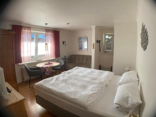 a bedroom with a bed and a living room at Sylvie Steinhardt, Wohnung 3 in List
