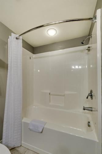 Oceanfront Paradise Sleeps 10 w Stunning Sunrises photo 68