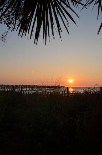 Oceanfront Paradise Sleeps 10 w Stunning Sunrises photo 127