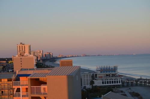 Oceanfront Paradise Sleeps 10 w Stunning Sunrises photo 117
