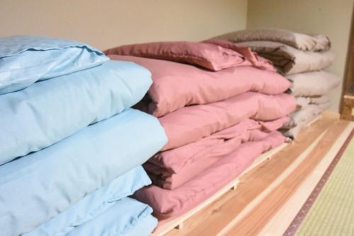 a pile of pillows sitting on top of a floor at 大宇陀souw創 in Uda