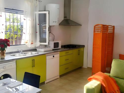 Casa con jardin privado y zona de barbacoa