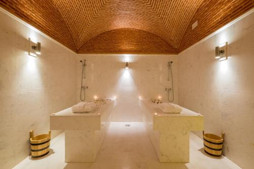 Koupelna v ubytování Hotel Ayoub & Spa