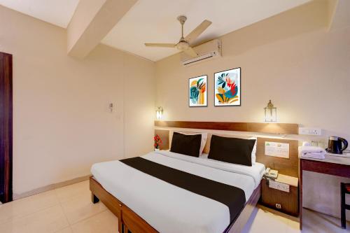 a bedroom with a large bed in a room at Townhouse Gandhi Medical College Bhopal Formerly Hotel Shagun in Bhopal