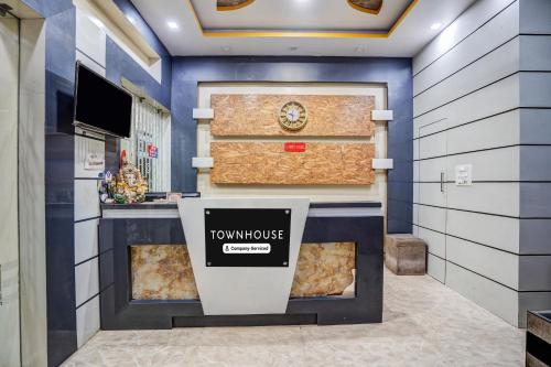 a view of a showroom with a television and a food court at Townhouse Bihar Sharif Formerly Amulya Inn in Bihār Sharīf