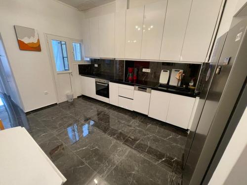 PAPANASTASIOU Pireas Bay View Modern Apartment