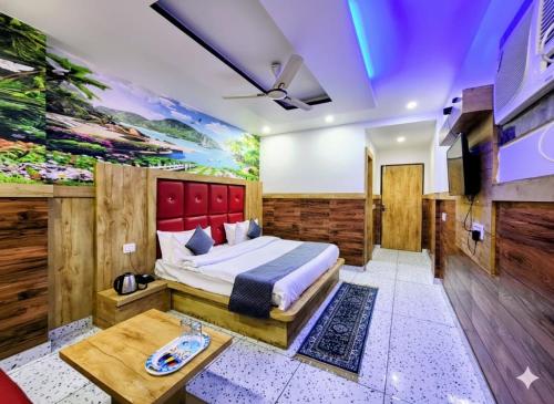 Katil atau katil-katil dalam bilik di HOTEL AMRESHWAR