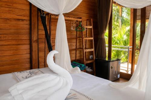 a bedroom with a swan made out of a bed at Papahan Bali in Sidemen