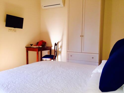 a bedroom with a bed and a desk with a computer at Solarium Achilles in Giardini Naxos