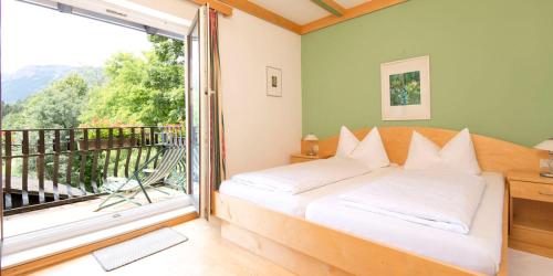 a bedroom with a bed and a large window at Flackl - Wirt in Reichenau