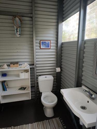 a bathroom with a toilet and a sink at Studio à Tamaon - Malima Lodge in Pouembout
